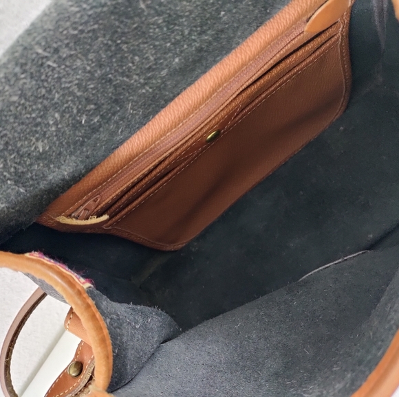 Dooney & Bourke Vintage All Weather Leather Essex Black Tan Crossbody Bag - Picture 9 of 11